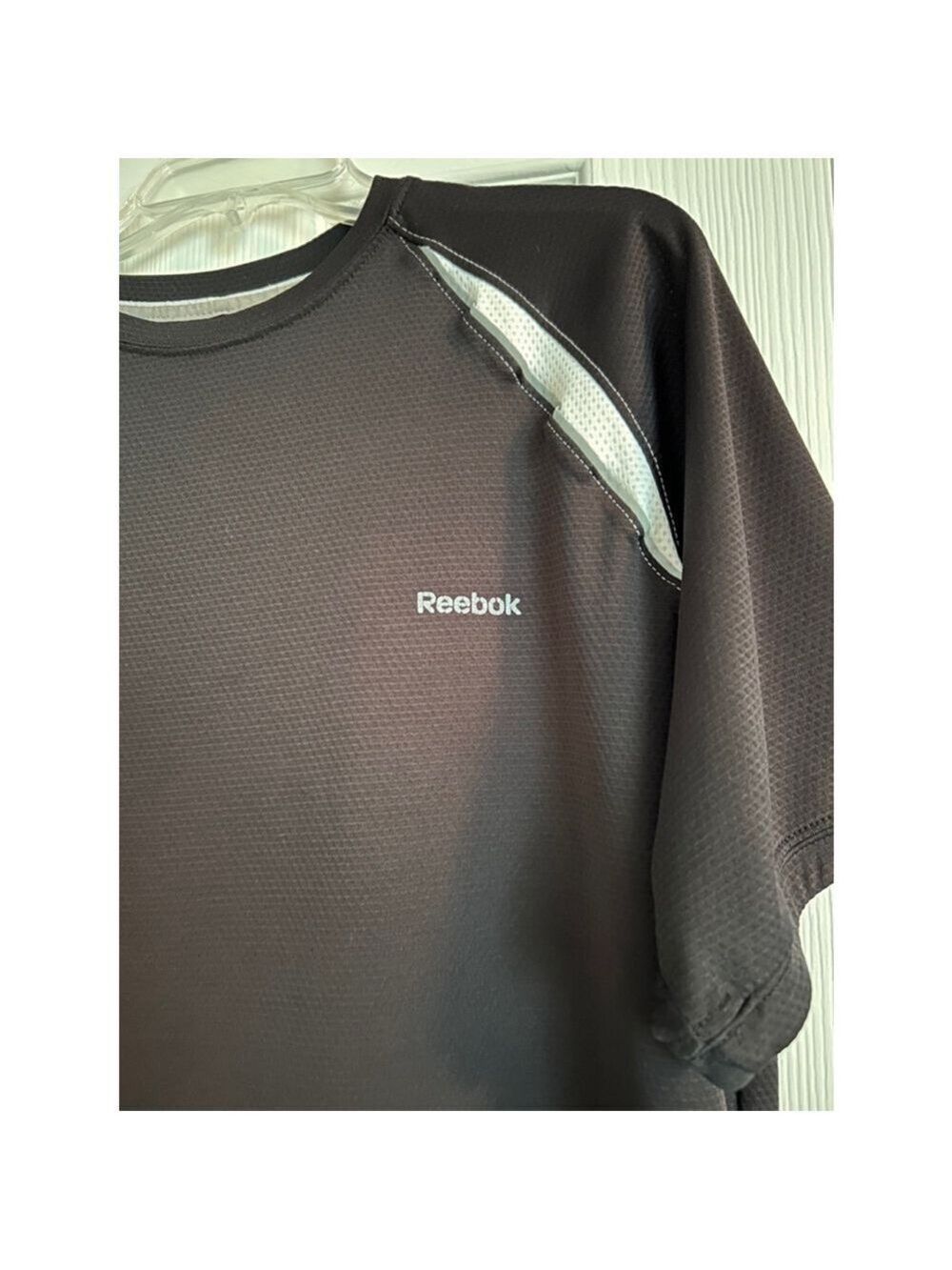 🔵Men's Reebok T-Shirt Black White XL - Picture 2 of 5
